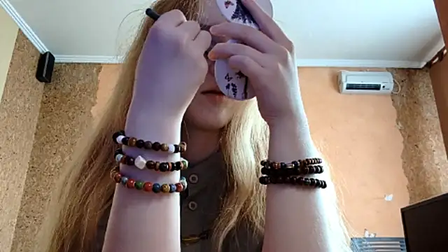 Snapshot of KateVibe_01 chatting on April 30, 11:09 pm KateVibe 01 online show from April 30, 11:09 pm