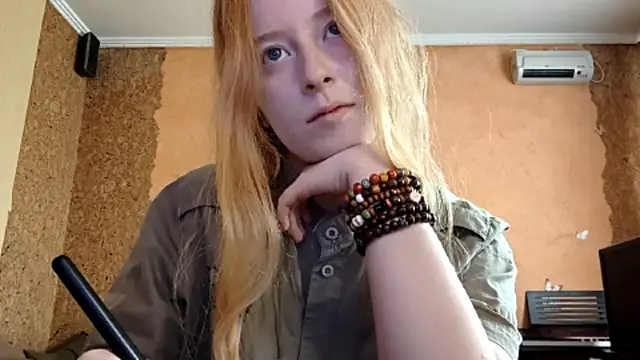 Snapshot of KateVibe_01 chatting on May 4, 4:08 am KateVibe 01 online show from May 4, 4:08 am