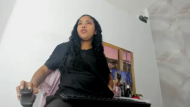 EllyBloom online show from July 14, 1:39 pm