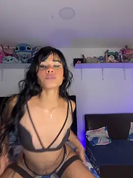 Snapshot of ChloeFox2 chatting on April 7, 3:51 am ChloeFox2 online show from April 7, 3:51 am