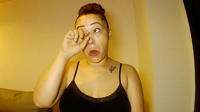 Snapshot of Theone_T chatting on July 10, 7:01 am Theone T online show from July 10, 7:01 am