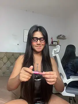 Snapshot of JassmineLove chatting on April 28, 4:56 pm JassmineLove online show from April 28, 4:56 pm