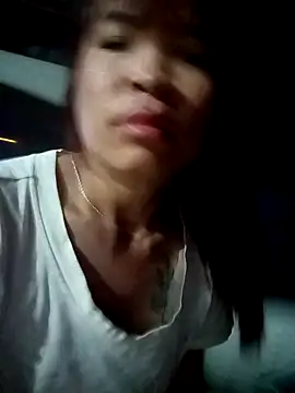 Snapshot of Ffhhqww1 chatting on April 9, 11:21 pm Ffhhqww1 online show from April 9, 11:21 pm