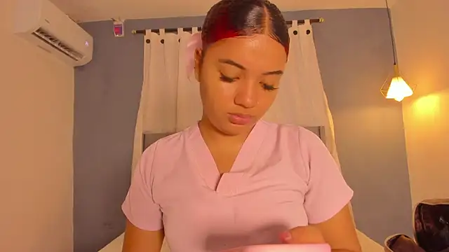 Snapshot of sweetkimmie_ chatting on April 22, 11:23 am sweetkimmie online show from April 22, 11:23 am