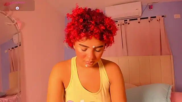 Snapshot of sweetkimmie_ chatting on May 10, 12:43 pm sweetkimmie online show from May 10, 12:43 pm