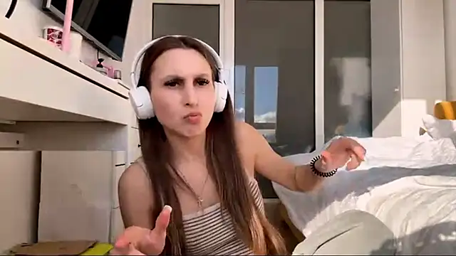 LynetteMerino online show from April 5, 1:19 pm