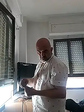 Snapshot of juanma33 chatting on April 5, 9:28 am juanma33 online show from April 5, 9:28 am