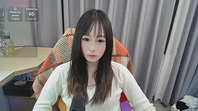 dd6237 online show from April 5, 1:30 pm