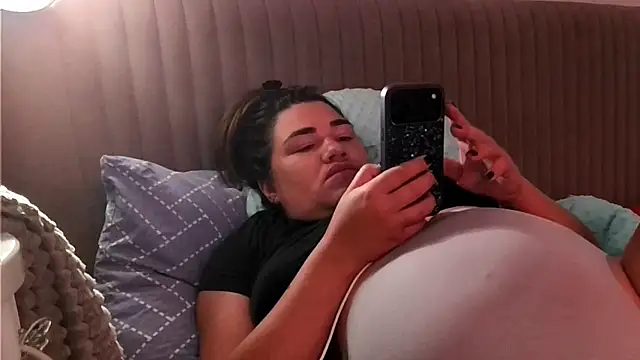 Snapshot of miss_preggie chatting on July 7, 8:02 pm miss preggie online show from July 7, 8:02 pm