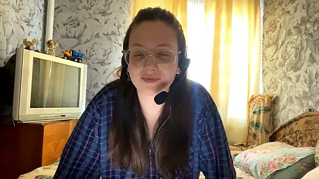 Snapshot of RosaliaHonohan chatting on April 8, 5:18 am RosaliaHonohan online show from April 8, 5:18 am