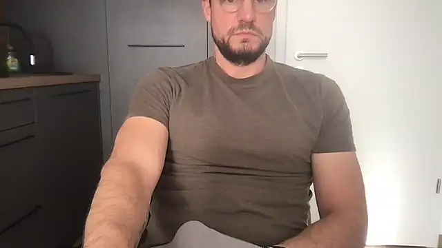 YoloNude online show from April 7, 6:58 am