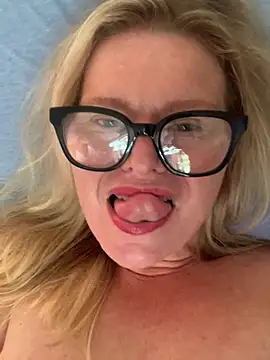 Love Lee xo online show from June 6, 2:33 pm