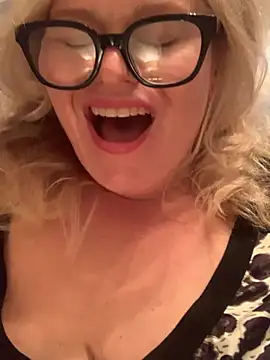 Snapshot of Love_Lee_xo chatting on July 4, 11:38 am Love Lee xo online show from July 4, 11:38 am
