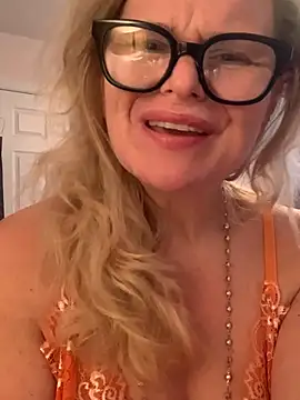 Snapshot of Love_Lee_xo chatting on July 7, 11:03 am Love Lee xo online show from July 7, 11:03 am