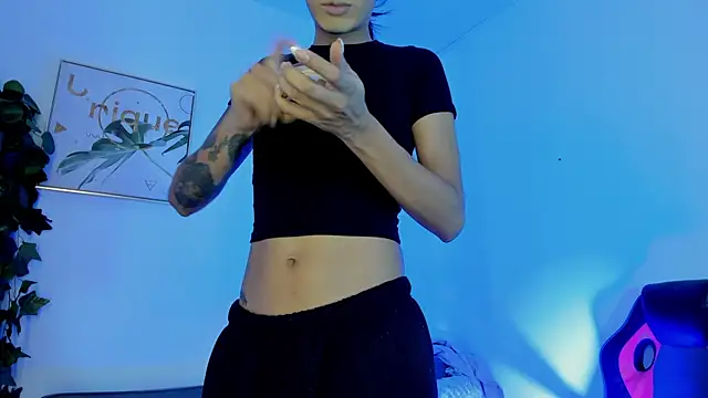 Snapshot of Maddie_Ray chatting on June 17, 11:23 am Maddie Ray online show from June 17, 11:23 am