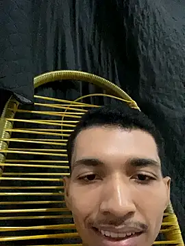 Snapshot of sanches_065 chatting on April 7, 4:57 am sanches 065 online show from April 7, 4:57 am