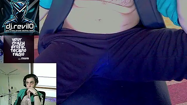 Snapshot of OllyFummler chatting on April 12, 3:06 pm OllyFummler online show from April 12, 3:06 pm