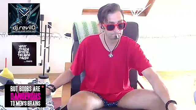 Snapshot of OllyFummler chatting on May 31, 7:37 am OllyFummler online show from May 31, 7:37 am