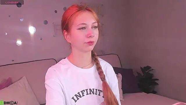 Snapshot of Sienna_Nyx chatting on June 7, 9:13 am Sienna Nyx online show from June 7, 9:13 am