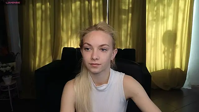 Snapshot of SonnySofia chatting on May 6, 5:35 am SonnySofia online show from May 6, 5:35 am