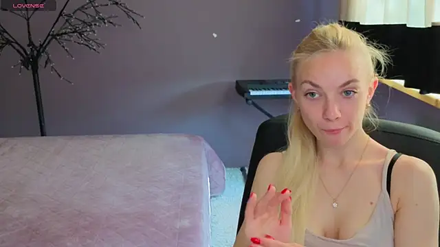 Snapshot of SonnySofia chatting on May 18, 5:46 am SonnySofia online show from May 18, 5:46 am
