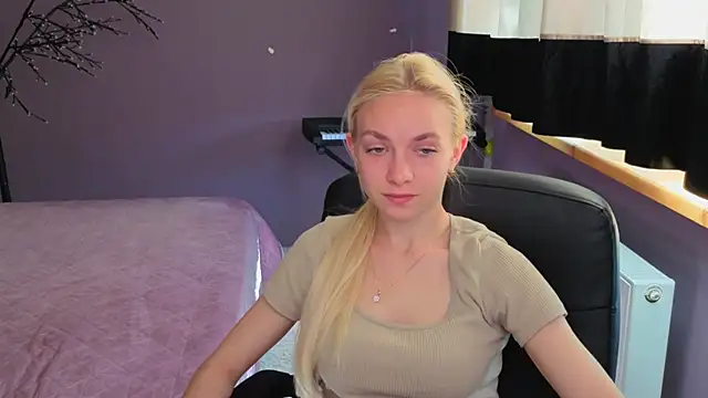 Snapshot of SonnySofia chatting on May 19, 5:36 am SonnySofia online show from May 19, 5:36 am