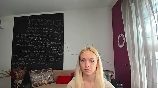 Snapshot of SonnySofia chatting on May 22, 5:47 am SonnySofia online show from May 22, 5:47 am
