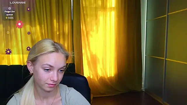 Snapshot of SonnySofia chatting on May 25, 5:35 am SonnySofia online show from May 25, 5:35 am