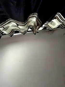 Simisingh1 online show from April 18, 6:50 am