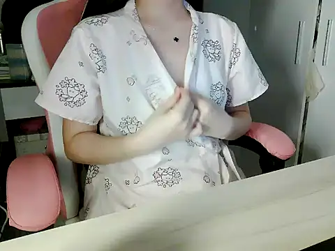 lucienguyen online show from April 8, 4:18 pm