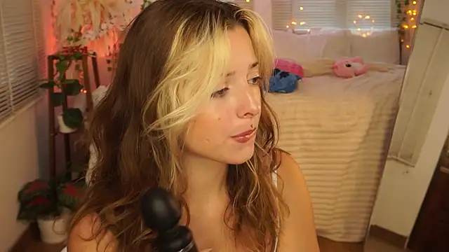 Snapshot of LoraDollie chatting on July 6, 4:20 am LoraDollie online show from July 6, 4:20 am