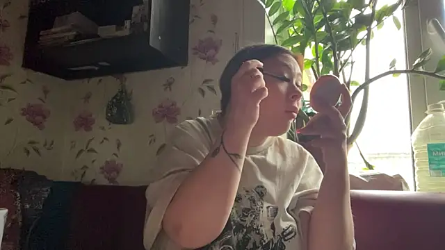  online show from April 10, 11:15 am