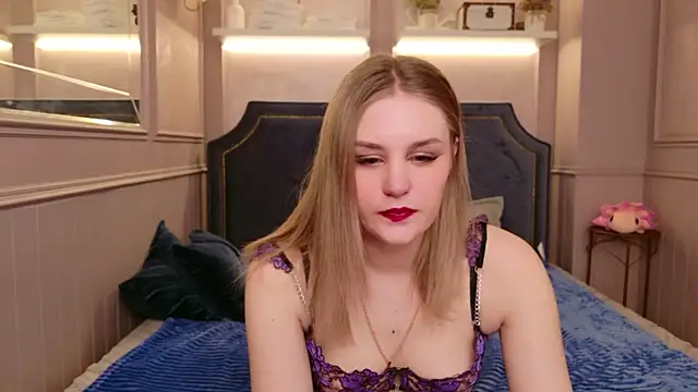 Snapshot of Molly_Voses chatting on April 21, 1:42 am Molly Voses online show from April 21, 1:42 am