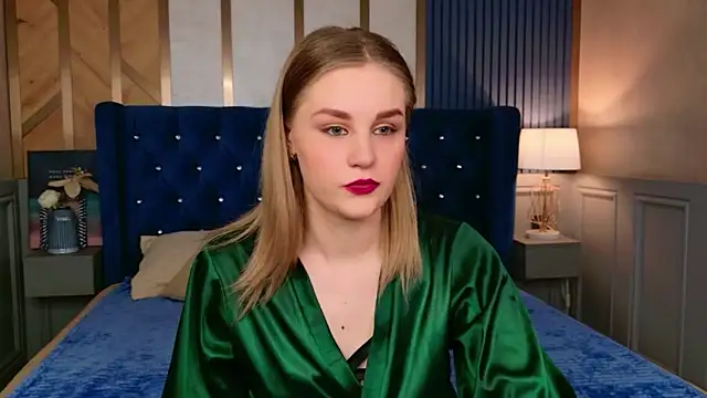 Snapshot of Molly_Voses chatting on May 7, 8:36 pm Molly Voses online show from May 7, 8:36 pm