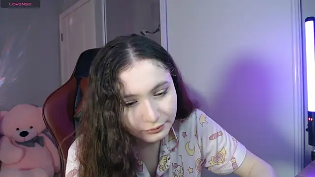 solitudebby online show from April 30, 7:53 pm