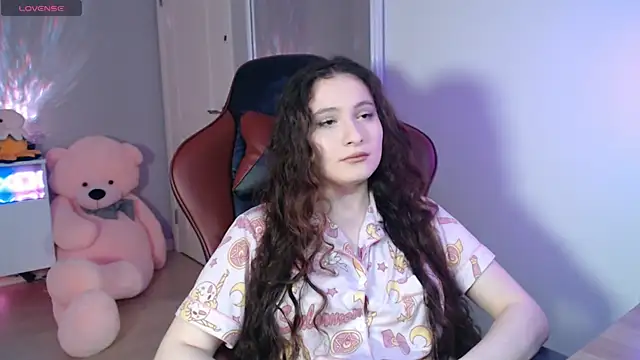 solitudebby online show from May 1, 6:34 pm