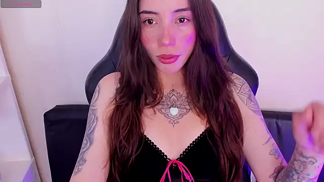 Cata Jonees online show from April 20, 7:15 pm