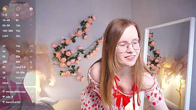 Snapshot of More_Sonne chatting on May 28, 1:41 pm More Sonne online show from May 28, 1:41 pm