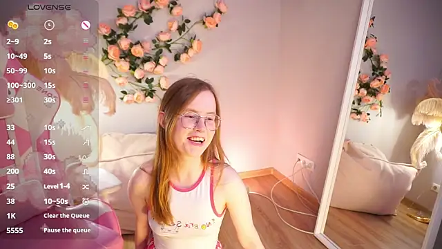 Snapshot of More_Sonne chatting on June 17, 1:56 pm More Sonne online show from June 17, 1:56 pm