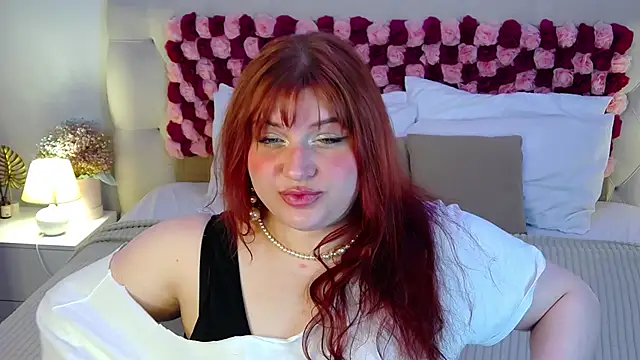 BelladonnaRed online show from April 17, 3:42 am