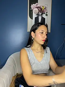 Snapshot of DulceLatinaxo chatting on April 8, 8:20 pm DulceLatinaxo online show from April 8, 8:20 pm