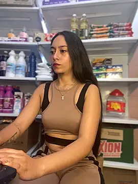 Snapshot of DulceLatinaxo chatting on April 17, 9:51 pm DulceLatinaxo online show from April 17, 9:51 pm