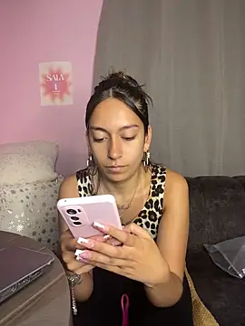 Snapshot of DulceLatinaxo chatting on May 13, 10:06 pm DulceLatinaxo online show from May 13, 10:06 pm