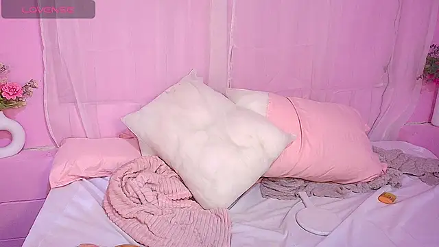 Snapshot of meganlust1 chatting on May 27, 9:12 pm meganlust1 online show from May 27, 9:12 pm