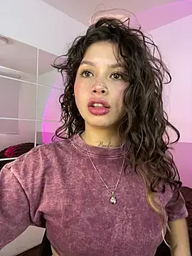 Snapshot of Dreanaa chatting on May 8, 8:03 pm Dreanaa online show from May 8, 8:03 pm