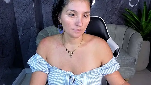 Snapshot of Alisson_tx_ chatting on April 17, 9:45 am Alisson tx online show from April 17, 9:45 am