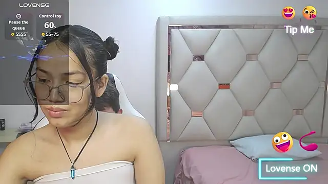 Zoe and jackk  online show from May 10, 8:36 pm