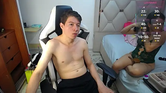 Zoe and jackk  online show from May 23, 8:24 pm