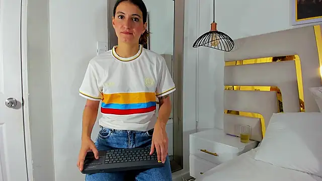 Emy-Ferrer online show from June 18, 12:33 am