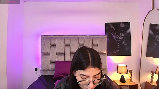 Snapshot of candy_tina chatting on April 19, 6:10 pm candy tina online show from April 19, 6:10 pm